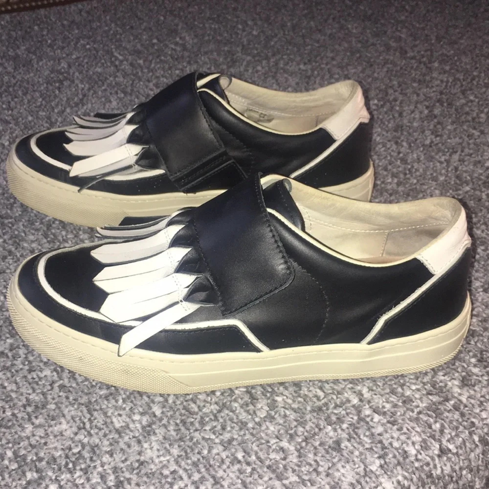 Tod’s Loafers Kiltie Fringe Black and White Leather Slip-on Sneakers Size 5